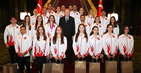 E­r­d­o­ğ­a­n­­d­a­n­ ­C­i­m­n­a­s­t­i­k­ç­i­l­e­r­e­ ­İ­l­g­i­n­ç­ ­U­y­a­r­ı­:­ ­­M­a­d­a­l­y­a­l­a­r­ı­ ­Ç­a­l­d­ı­r­m­a­y­ı­n­­